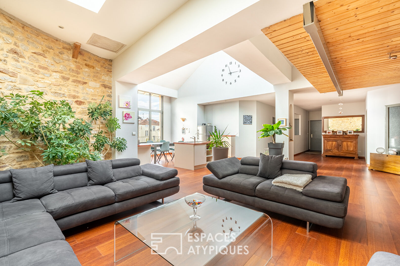 Appartement duplex chargé d'histoire, entre charme et volumes exceptionnels