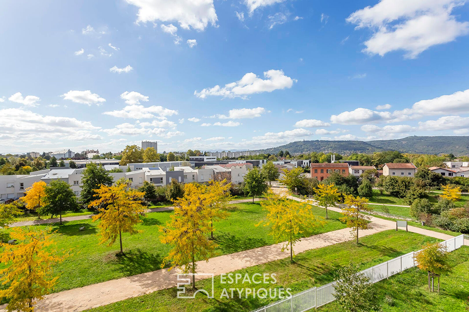 Photo Duplex en dernier étage avec terrasse et vue image 3/6