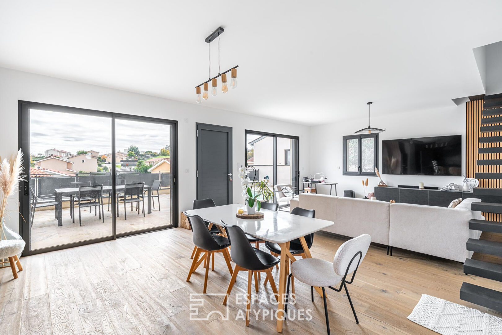 Photo Maison récente avec prestations haut de gamme image 2/6