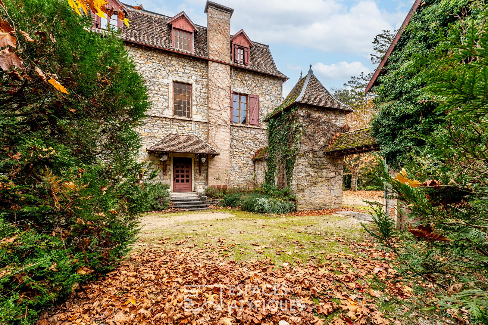 Photo Maison de maître avec grandes dépendances image 1/6
