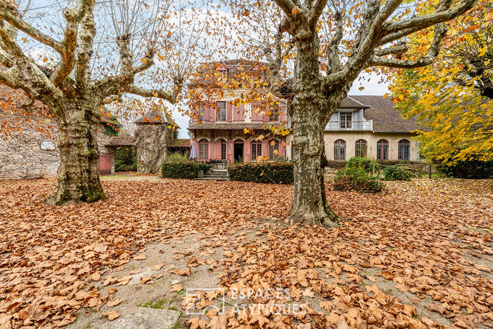 Photo Maison de maître avec grandes dépendances image 4/6