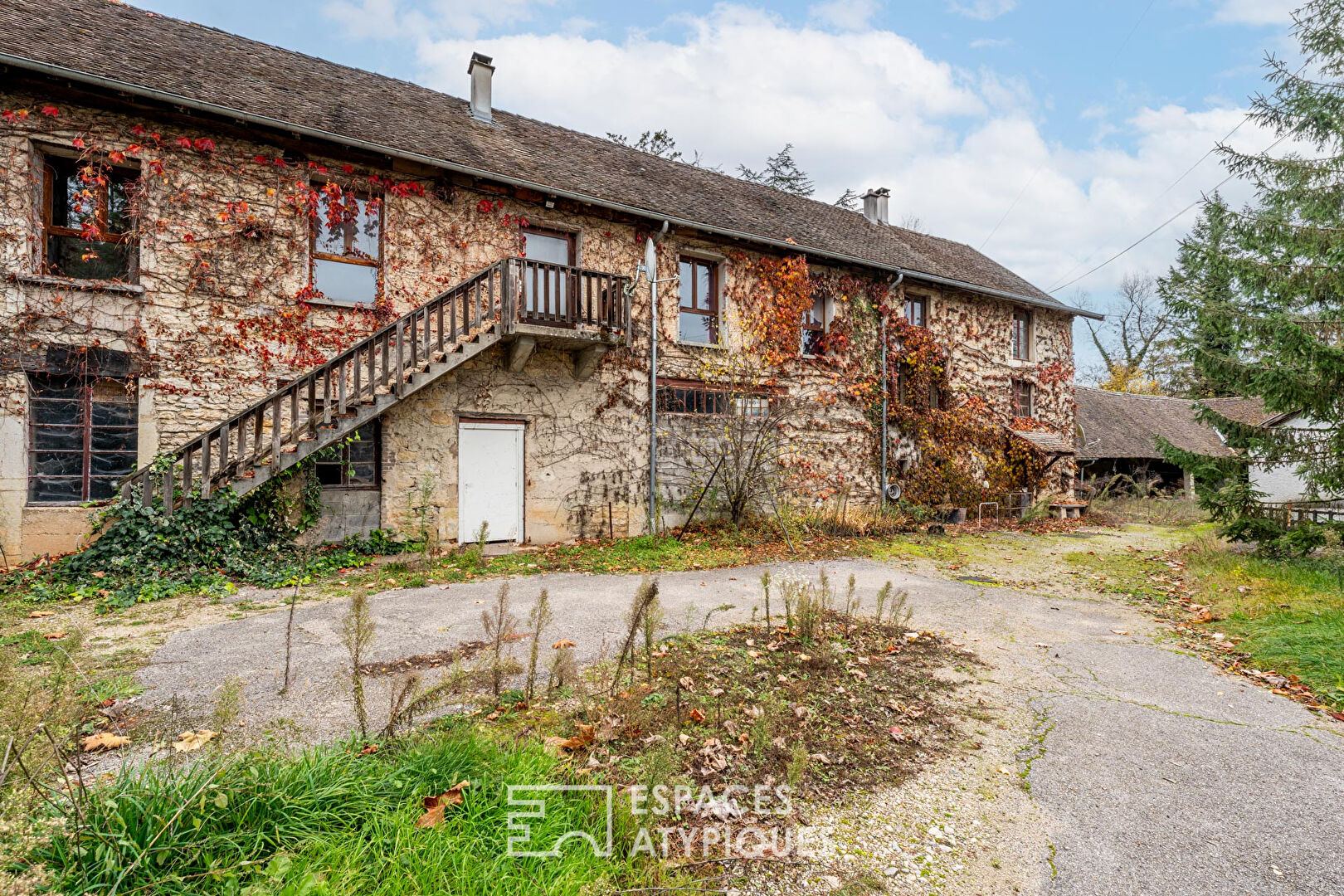 Photo Maison de maître avec grandes dépendances image 5/6