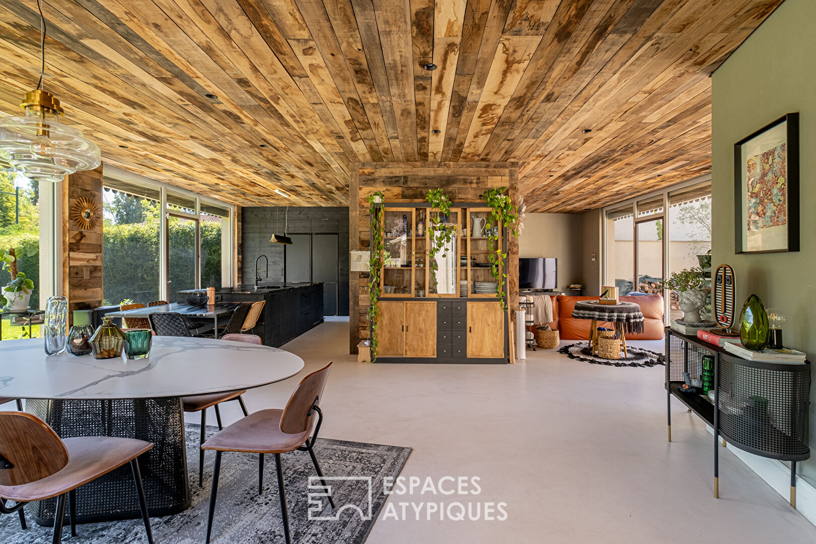 Photo Ancienne dépendance avec extension contemporaine image 2/6