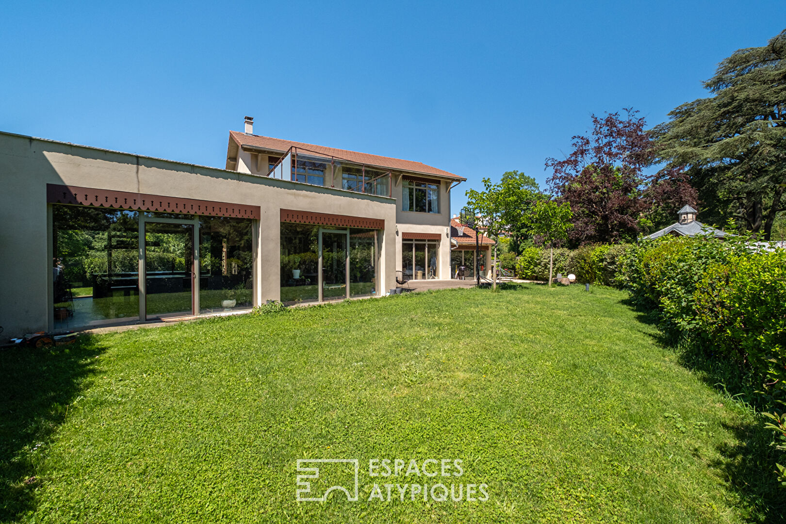 Photo Ancienne dépendance avec extension contemporaine image 5/6