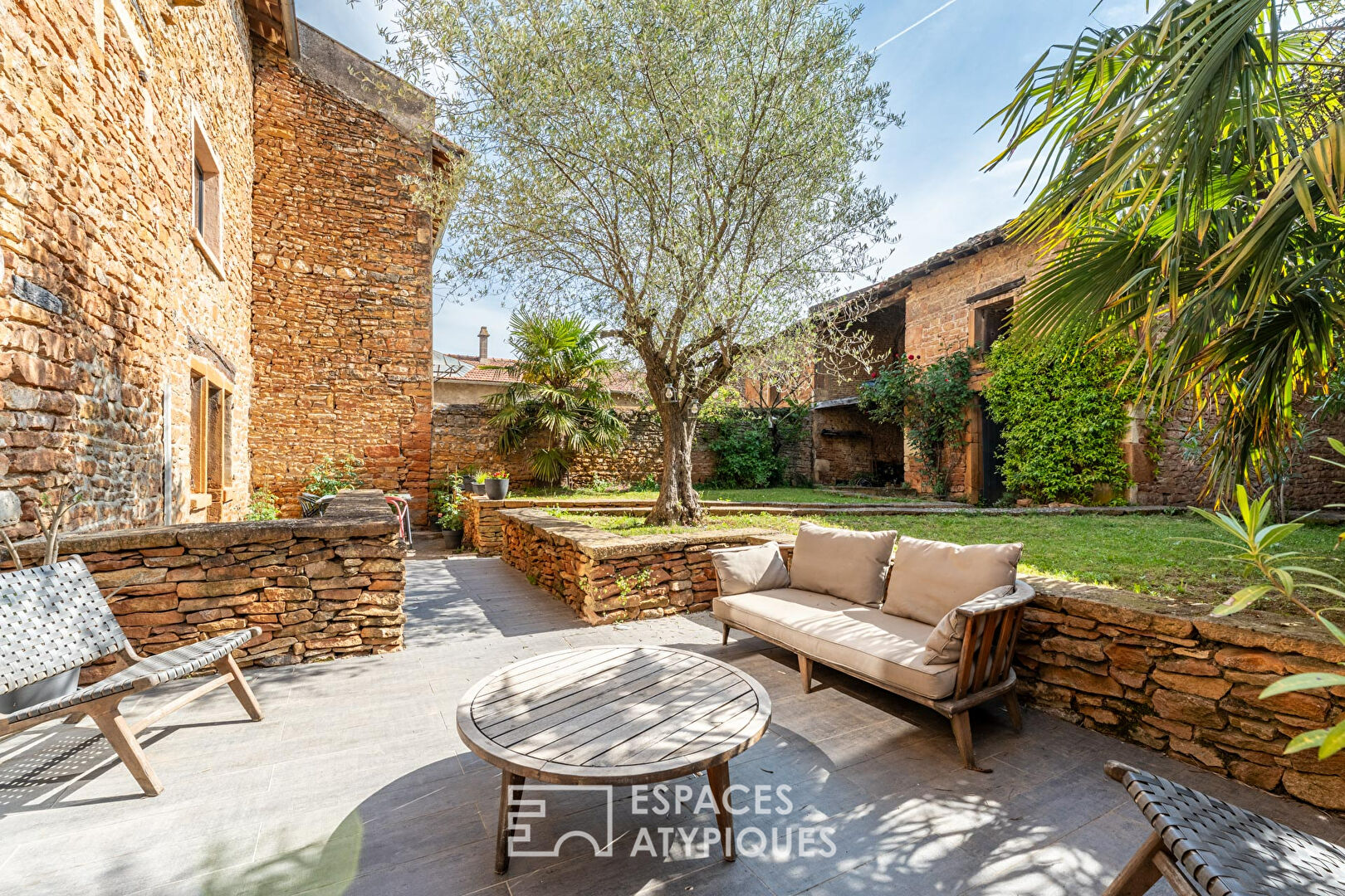 Photo Maison en pierres dorées et sa vue imprenable image 1/6