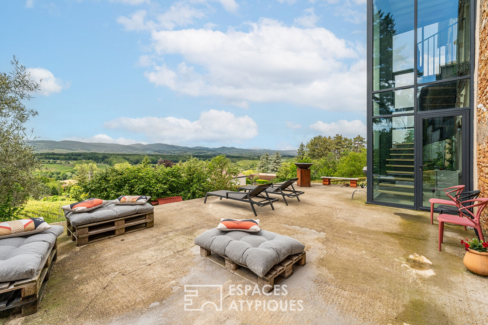 Photo Maison en pierres dorées et sa vue imprenable image 3/6