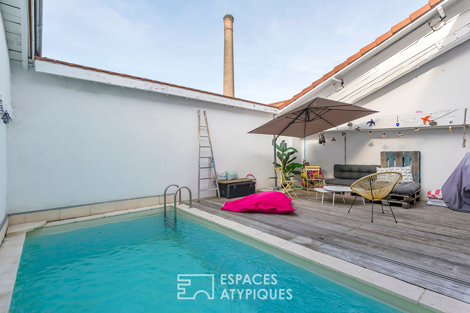 Duplex familial avec terrasse et piscine au calme absolu