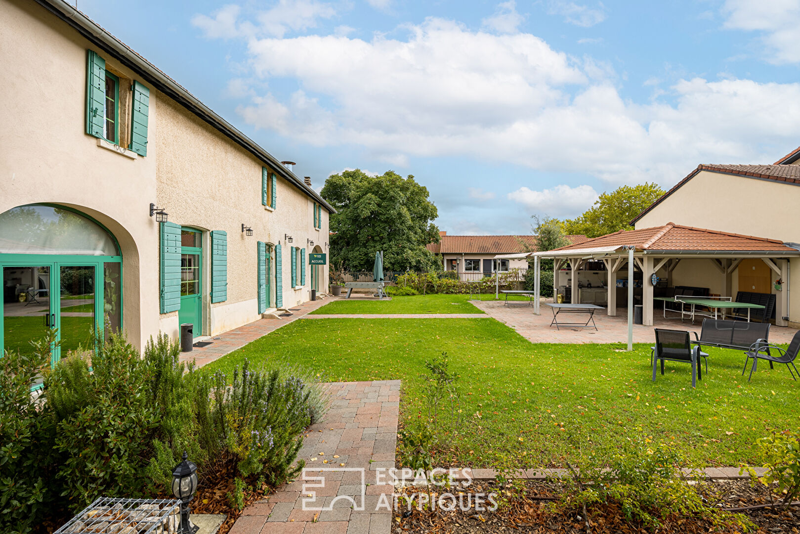 Photo Ancien prieuré rénové à Genas image 2/6