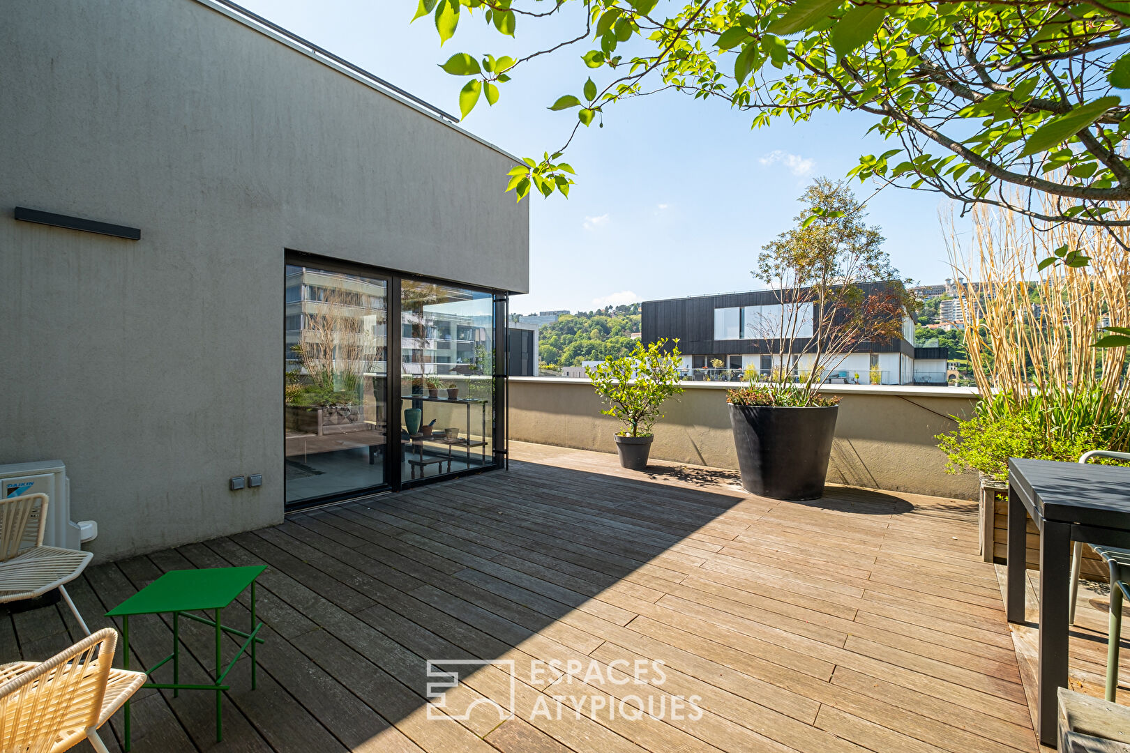Photo Toit-terrasse d'exception au sein du quartier de Confluence image 1/6