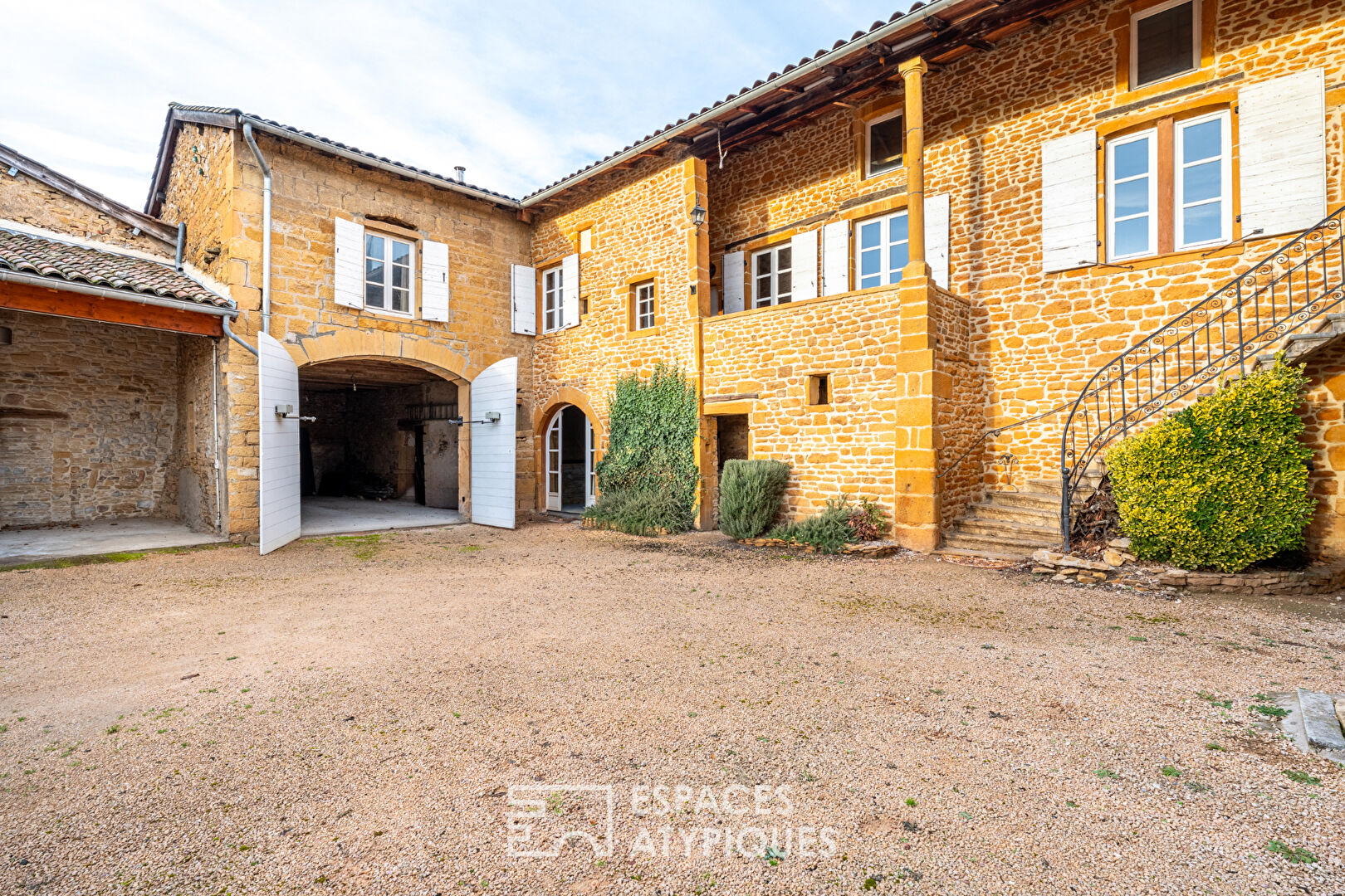 Agence immobilière de ESPACES ATYPIQUES LYON - ESPACES ATYPIQUES Villefranche