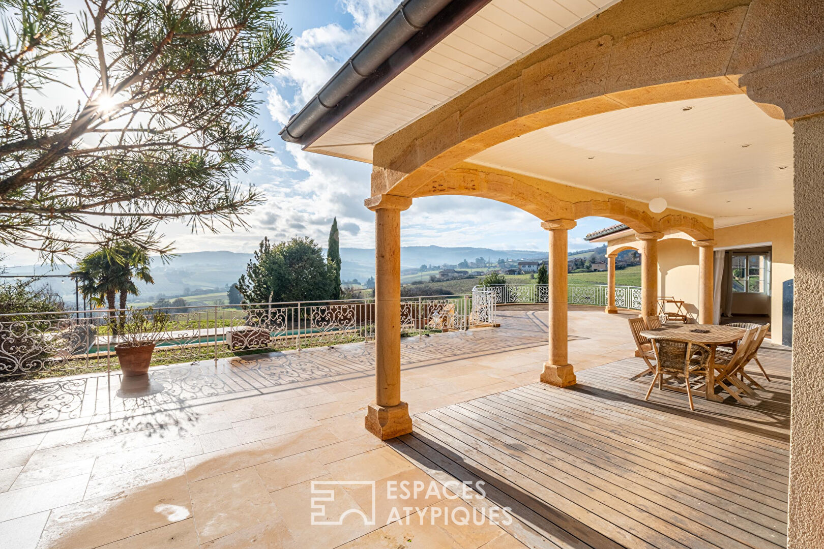 Agence immobilière de ESPACES ATYPIQUES LYON - ESPACES ATYPIQUES Villefranche