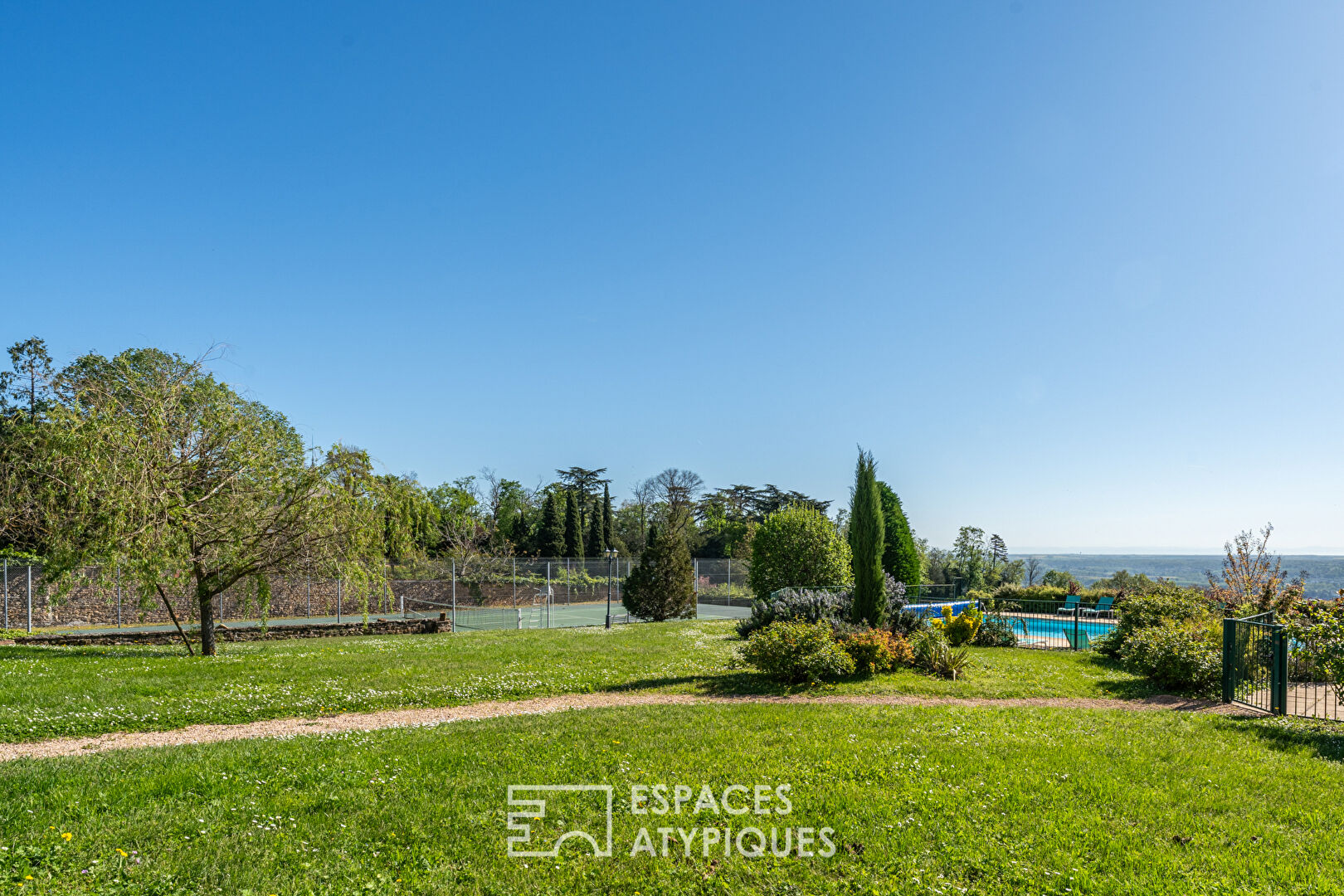 Agence immobilière de ESPACES ATYPIQUES LYON - ESPACES ATYPIQUES Villefranche