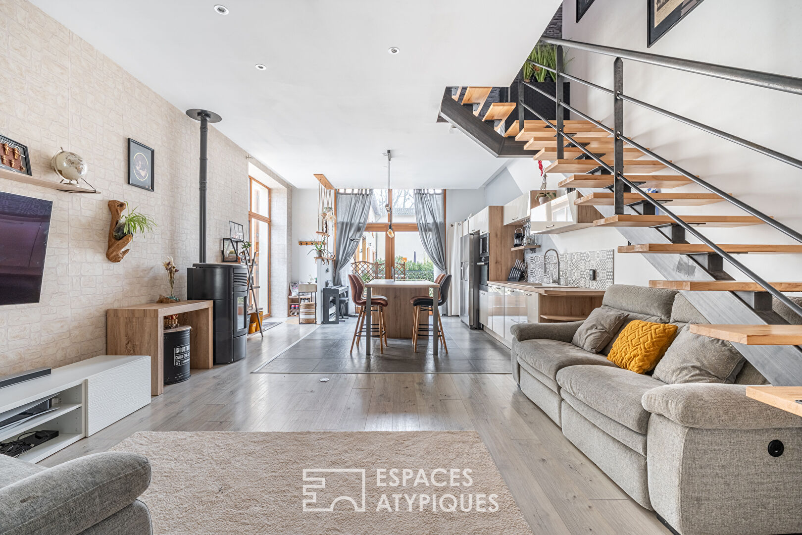 Agence immobilière de ESPACES ATYPIQUES LYON - ESPACES ATYPIQUES Villefranche