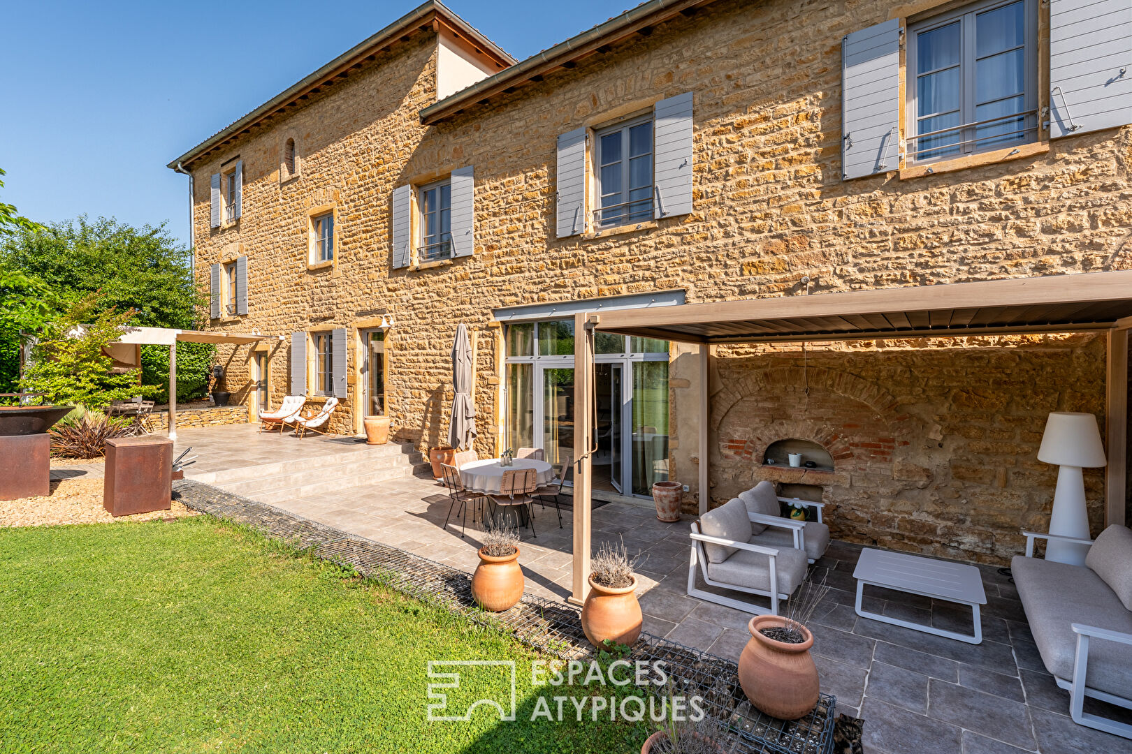 Agence immobilière de ESPACES ATYPIQUES LYON - ESPACES ATYPIQUES Villefranche