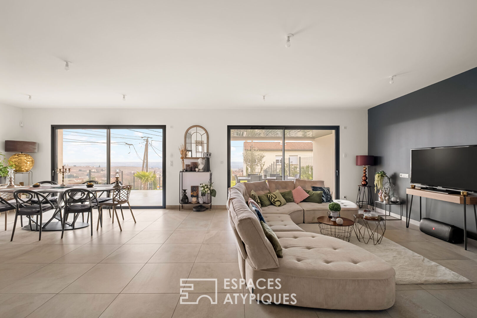 Agence immobilière de ESPACES ATYPIQUES LYON - ESPACES ATYPIQUES Villefranche