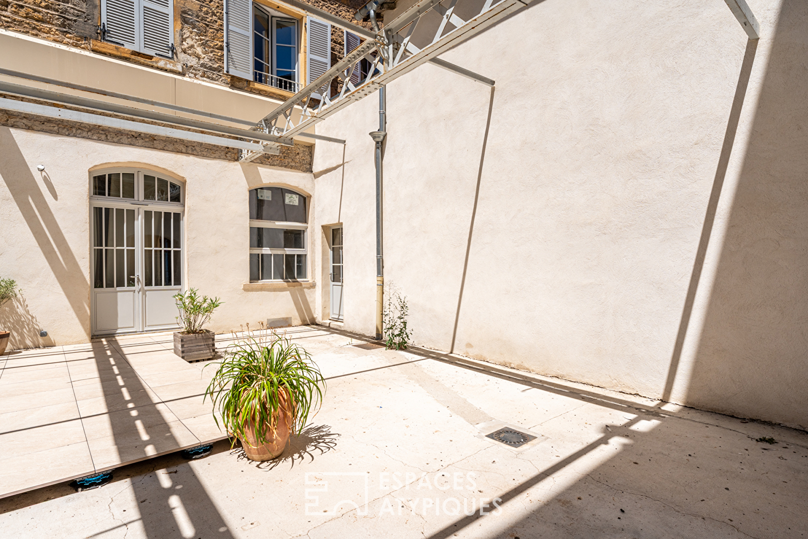Agence immobilière de ESPACES ATYPIQUES LYON - ESPACES ATYPIQUES Villefranche