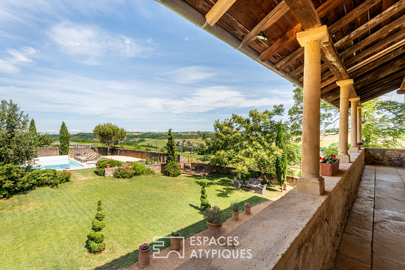 Agence immobilière de ESPACES ATYPIQUES LYON - ESPACES ATYPIQUES Villefranche