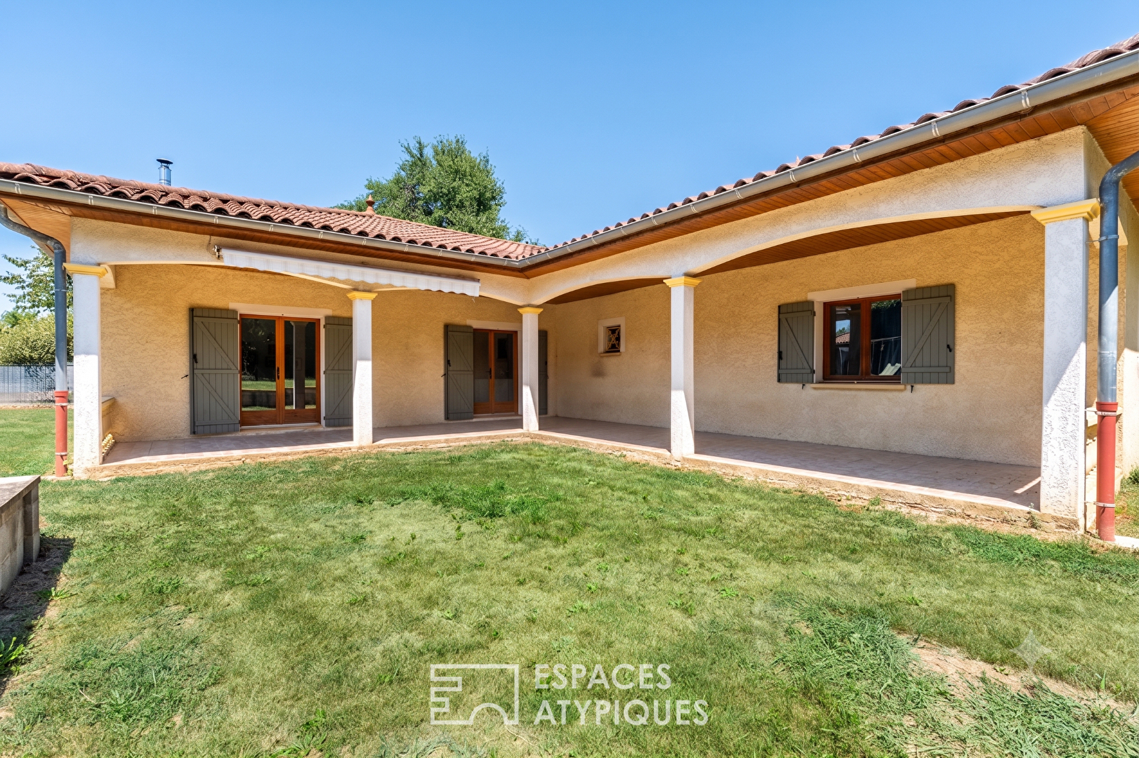 Entre calme et nature, une maison familiale de plain-pied aux beaux volumes
