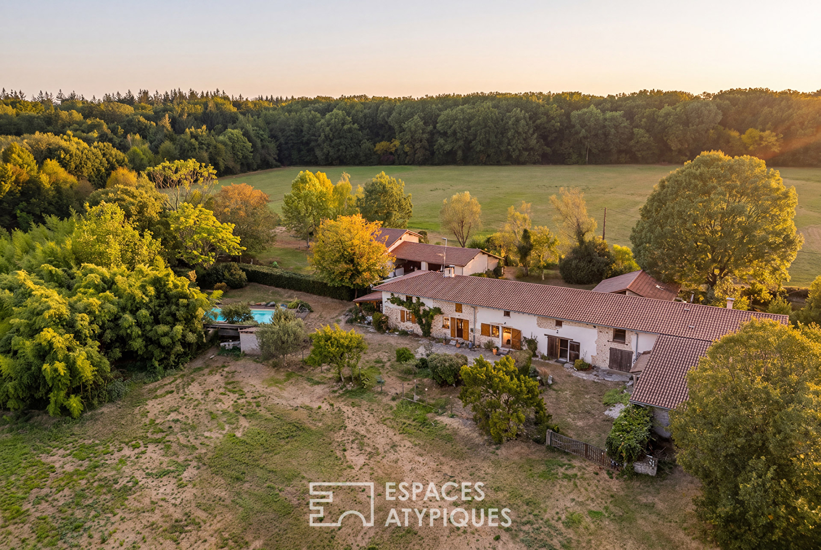 Corps de ferme 178 m2 avec piscine + Gîte indépendant de 60 m2
