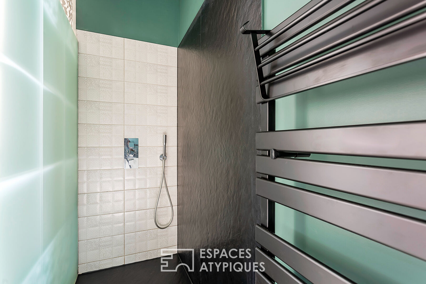 Duplex rénové avec balcon dans une bâtisse