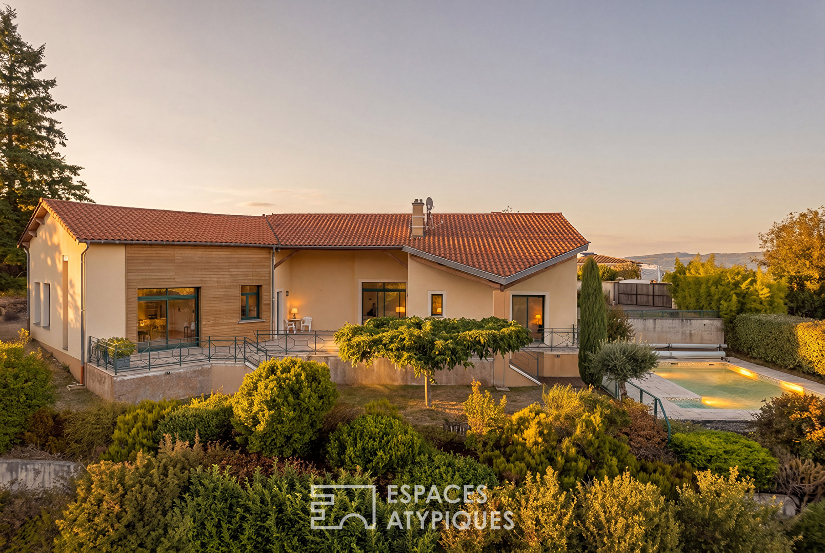Villa avec piscine et vue sur les monts du Beaujolais