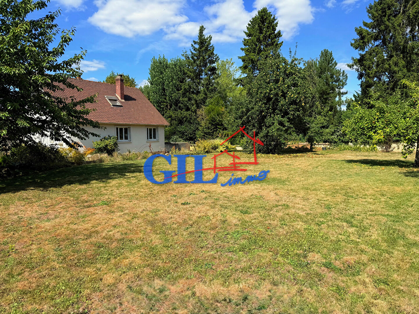 CESSON BOURG - MAISON INDIVIDUELLE + APPARTEMENT DE 53m² SUR TERRAIN DE 1612m²