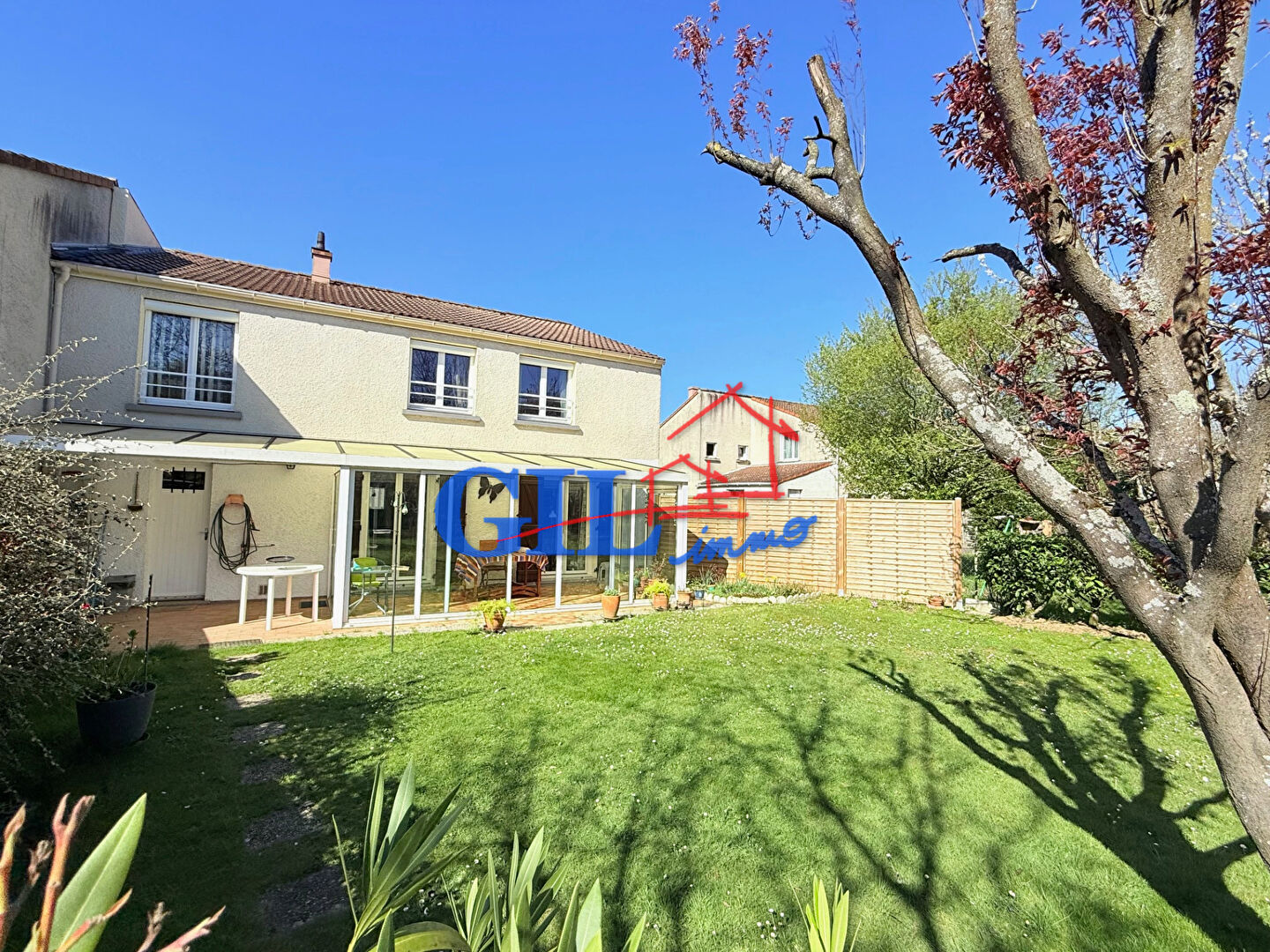 Photo Maison Savigny Le Temple 5 pièce(s) 103 m2 image 1/6