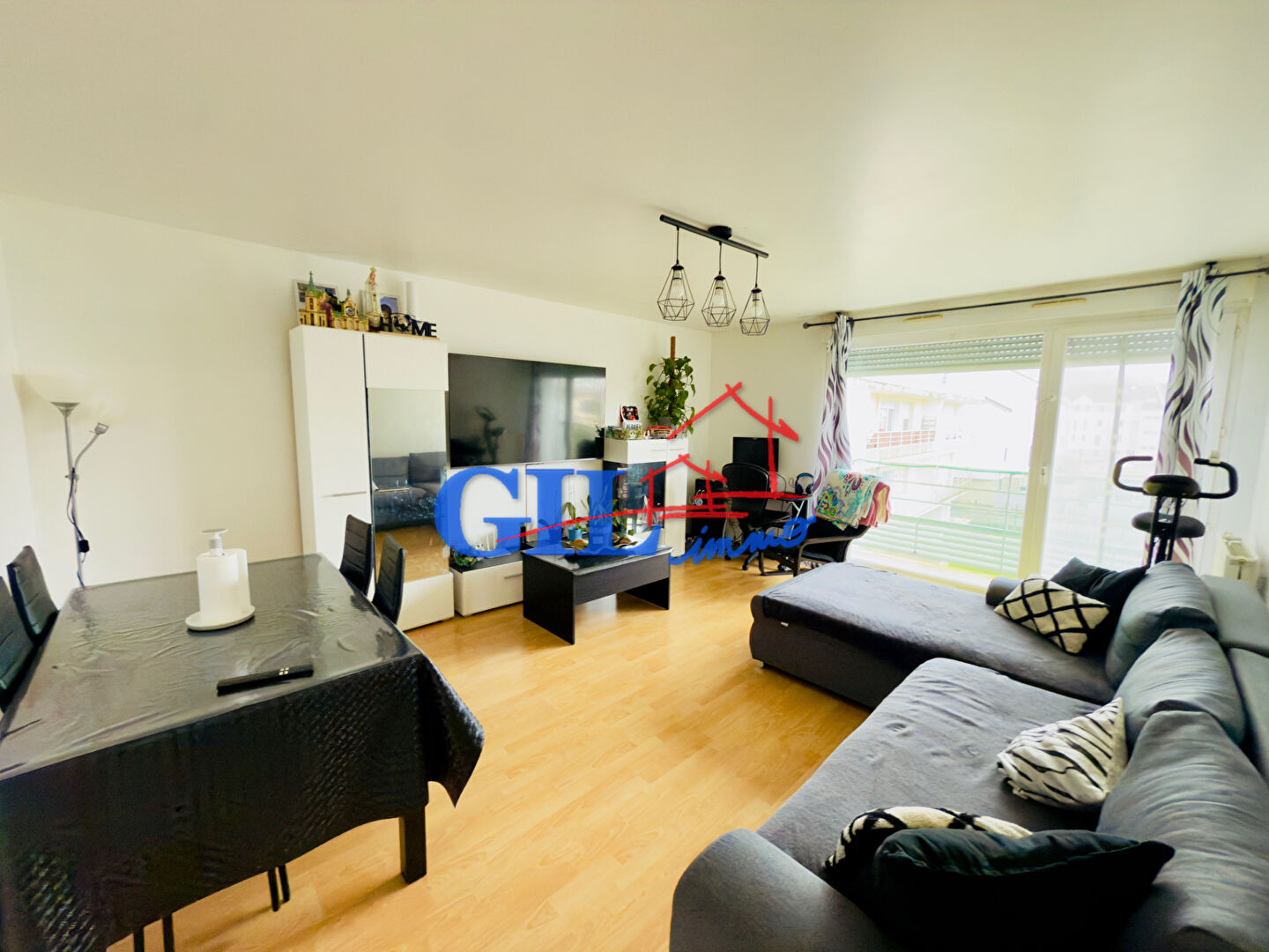 F3 AU 2E ETAGE SAVIGNY LE TEMPLE - 3 pièce(s) - 63 m2