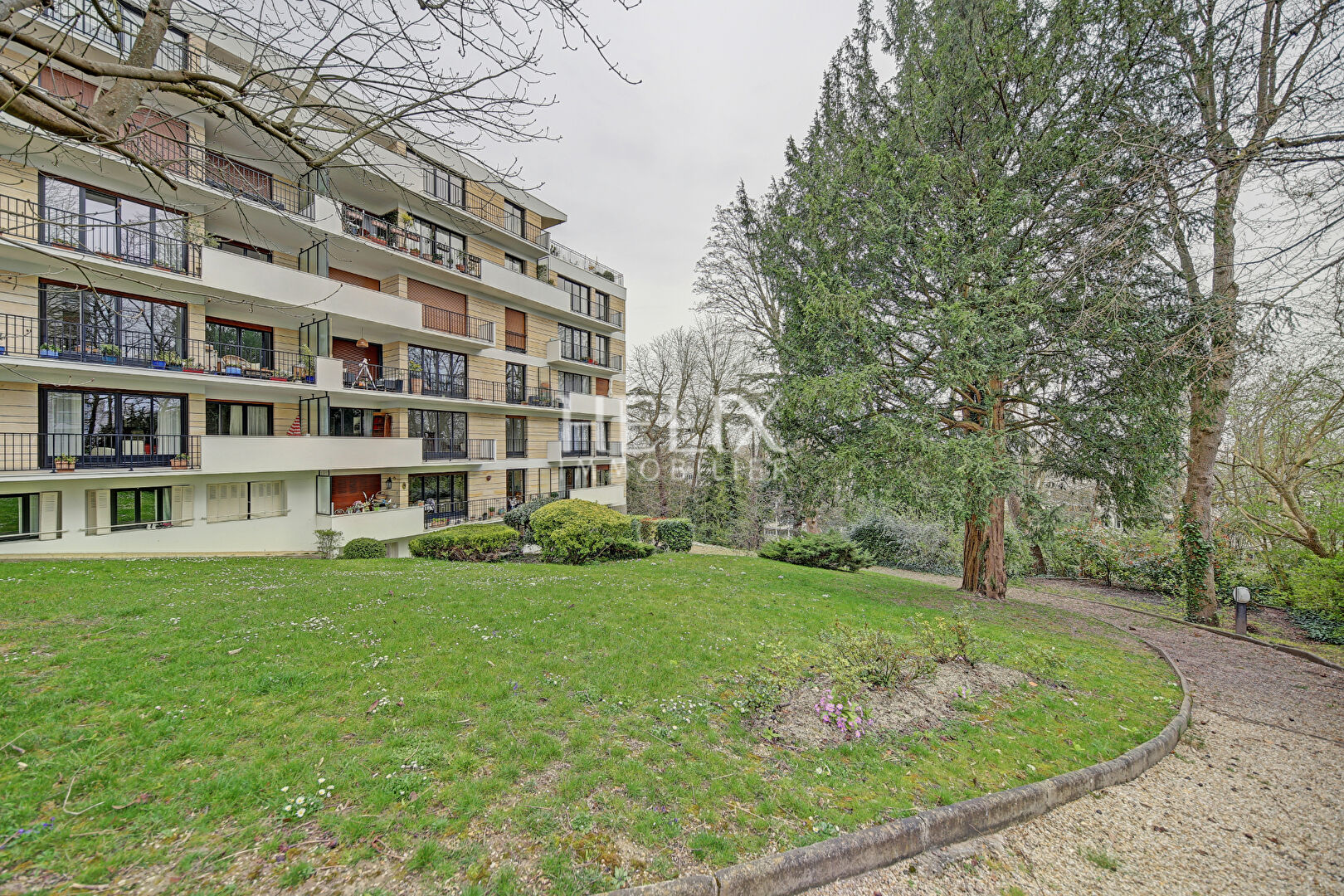 Photo Quartier Saint Wandrille proche Saint-Germain-en-Laye, appartement 93 M2 , balcon terrasse. image 5/6