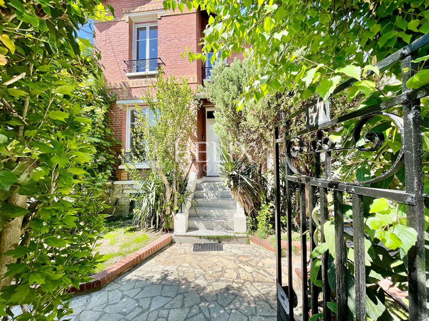 Agence immobilière de HELIX IMMOBILIER - HELIX IMMOBILIER LE VESINET