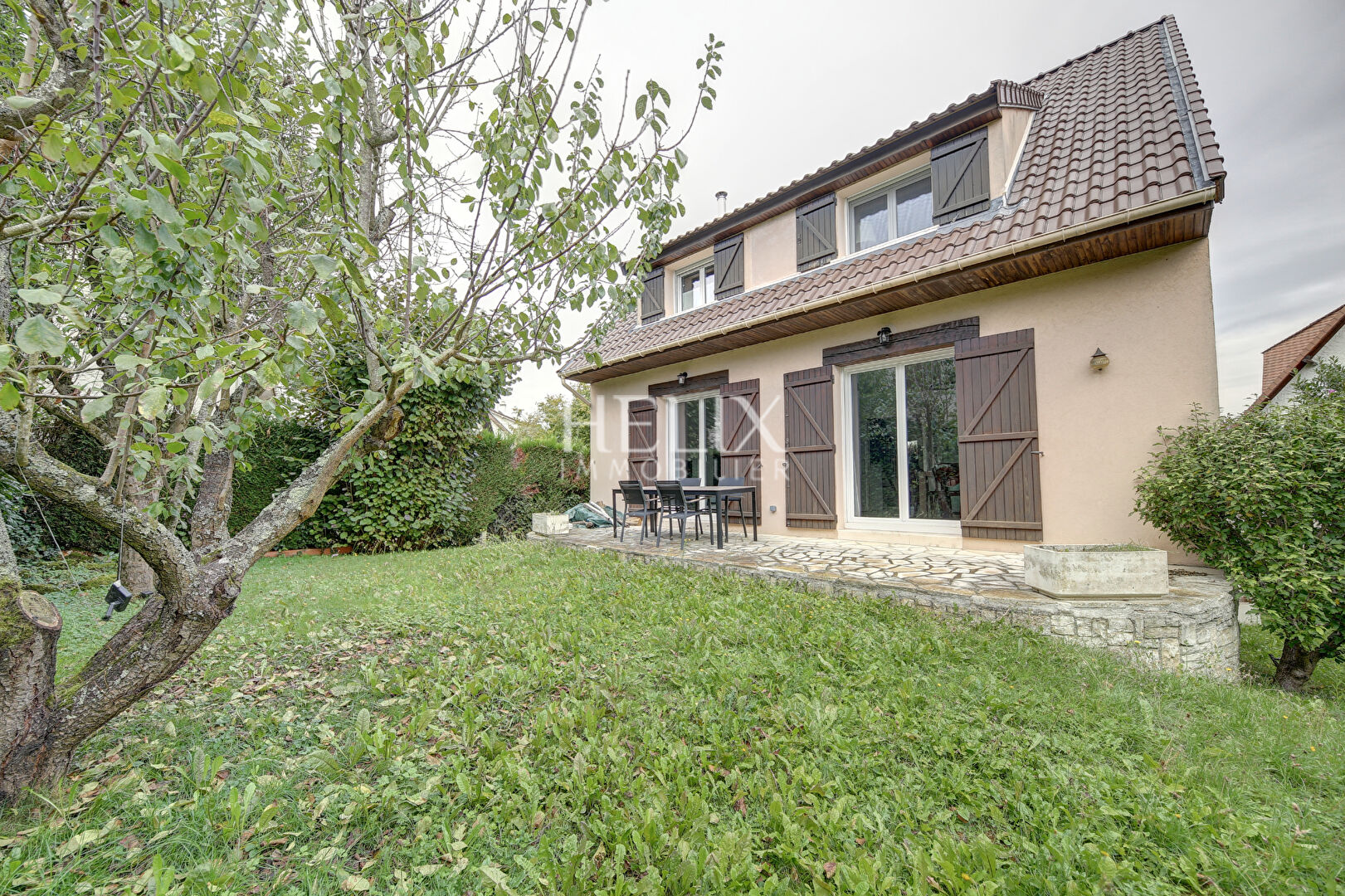 Maison 156,15 M2 à Saint -Germain-en-Laye proche du lycée international, le calme absolu.