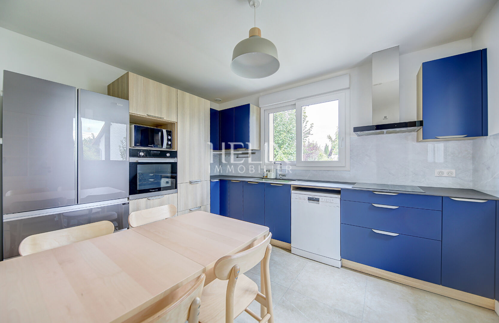 Photo Maison 156,15 M2 à Saint -Germain-en-Laye proche du lycée international, le calme absolu. image 3/6