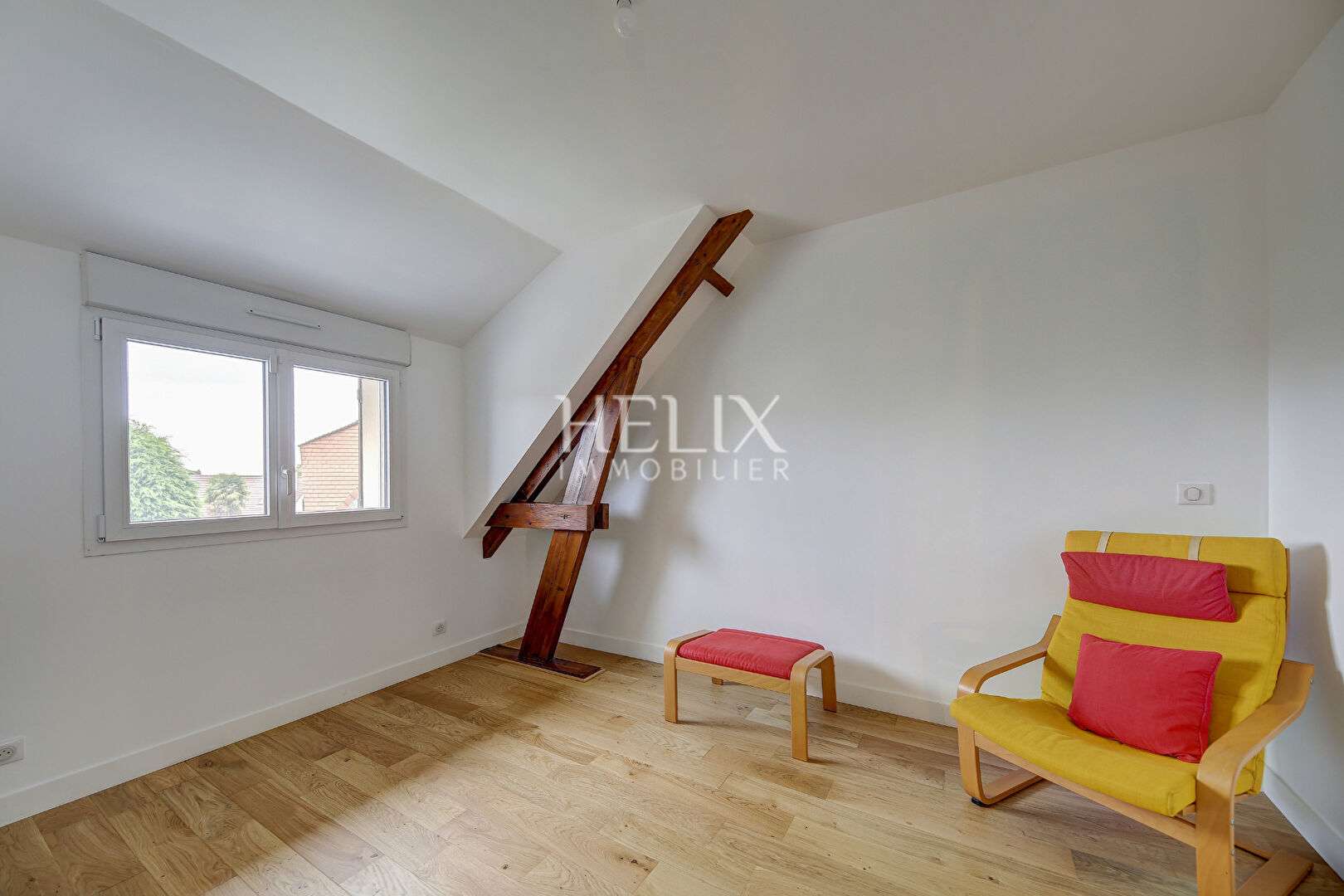 Photo Maison 156,15 M2 à Saint -Germain-en-Laye proche du lycée international, le calme absolu. image 6/6