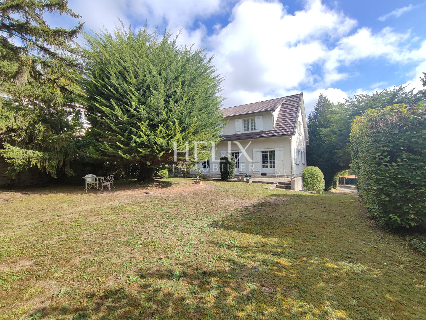 Le Mesnil le Roi-Maison familiale de 130 m2 sur 937 m2 de terrain