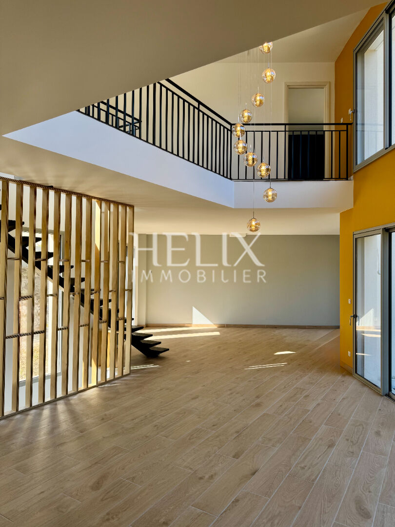 Photo Élégante maison contemporaine de 172m2 construite en 2024 sur un terrain de 1 250 m² sans vis-à-vis, au calme absolu image 3/6