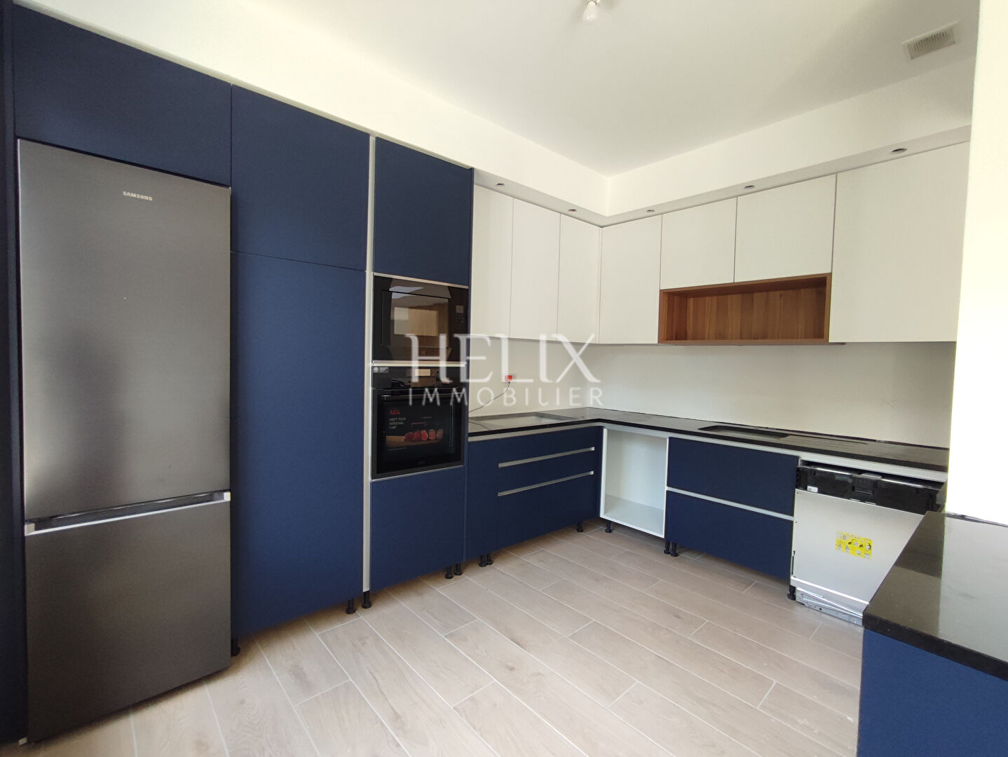 Photo Élégante maison contemporaine de 172m2 construite en 2024 sur un terrain de 1 250 m² sans vis-à-vis, au calme absolu image 4/6