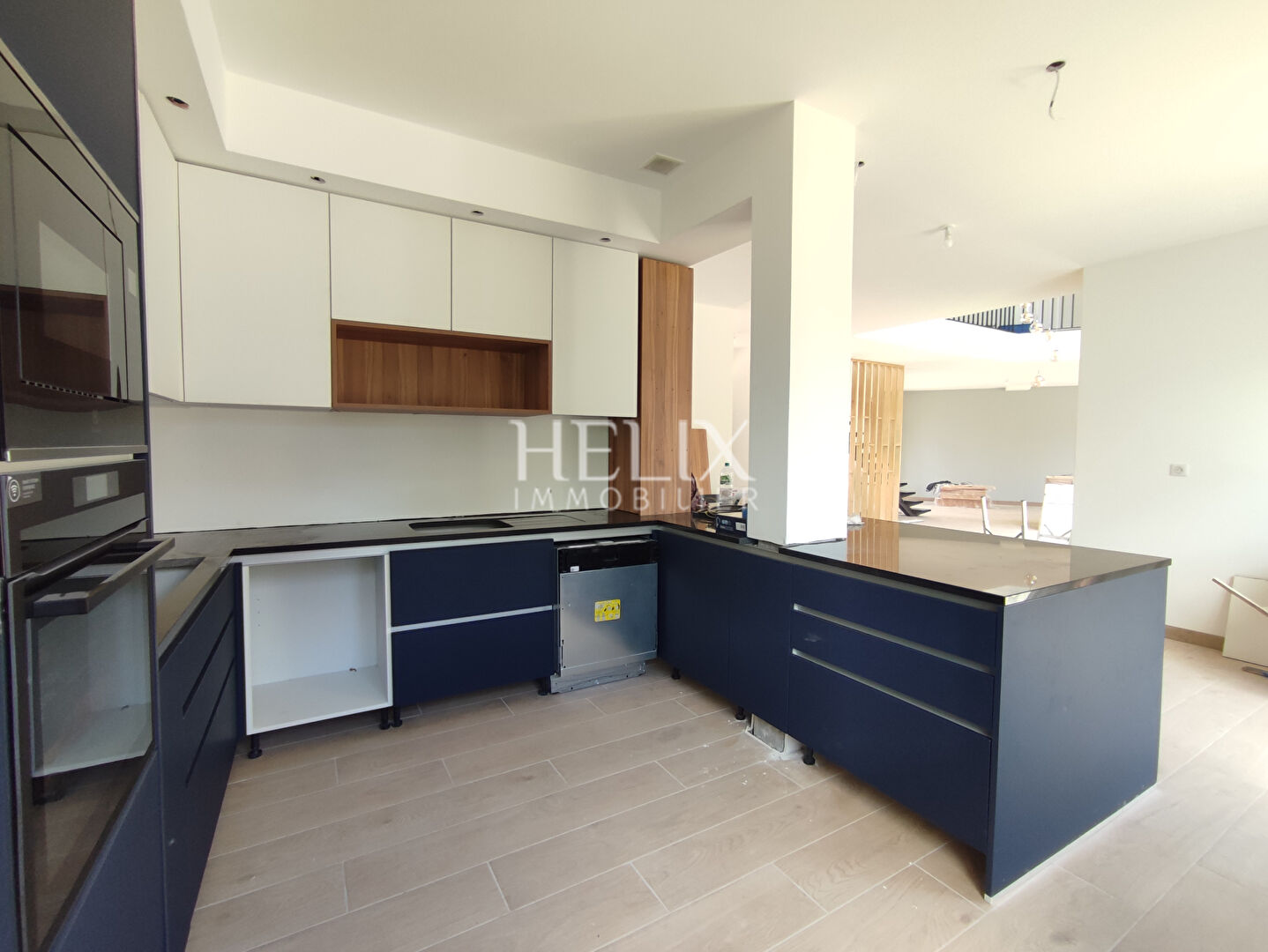 Photo Élégante maison contemporaine de 172m2 construite en 2024 sur un terrain de 1 250 m² sans vis-à-vis, au calme absolu image 5/6