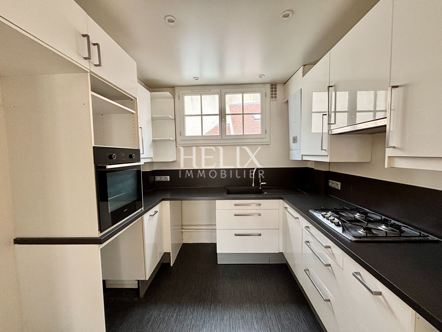 Photo Appartement avec le charme de l'ancien en plein coeur de Saint Germain En Laye 3 pièce(s) 62M2. image 3/6