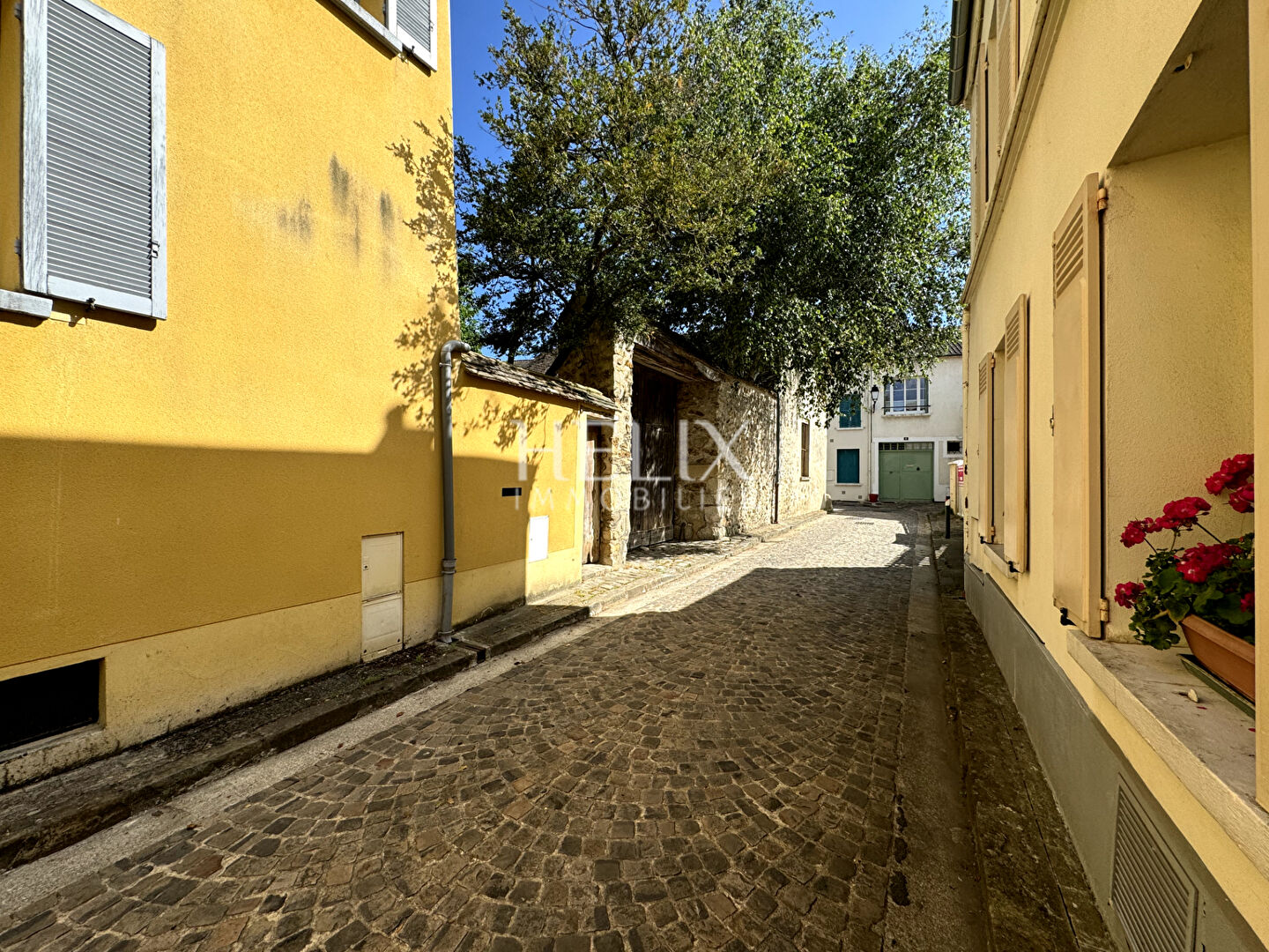 Photo Appartement 3 pièces en duplex 53,56 M² dans un immeuble ancien à Marly-le-Roi. image 1/6