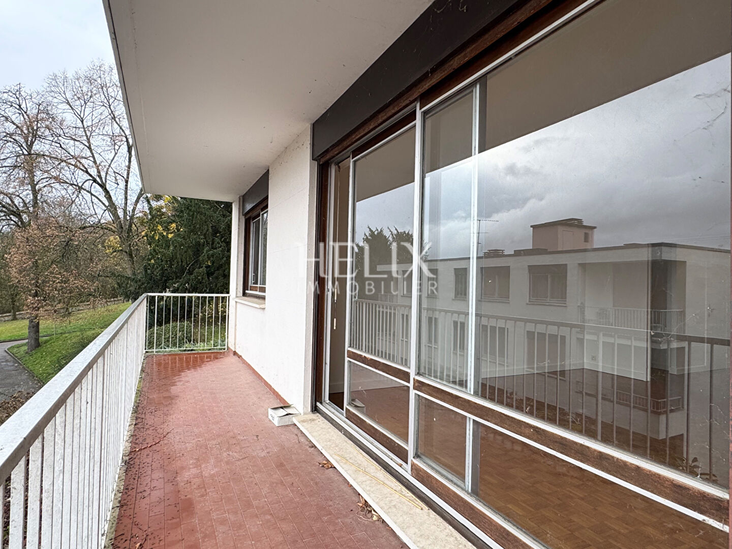 Appartement traversant 91,37 M², balcon, terrasse, box, parking,10' gares! le lycée international