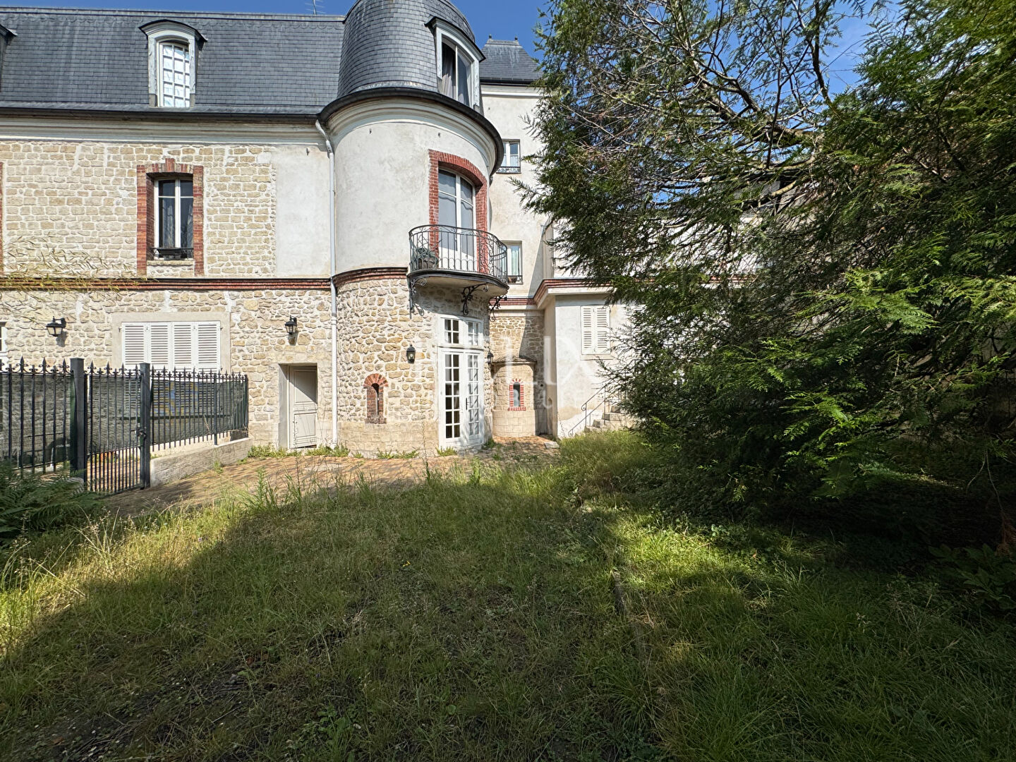 Agence immobilière de HELIX IMMOBILIER - HELIX IMMOBILIER SAINT GERMAIN EN LAYE