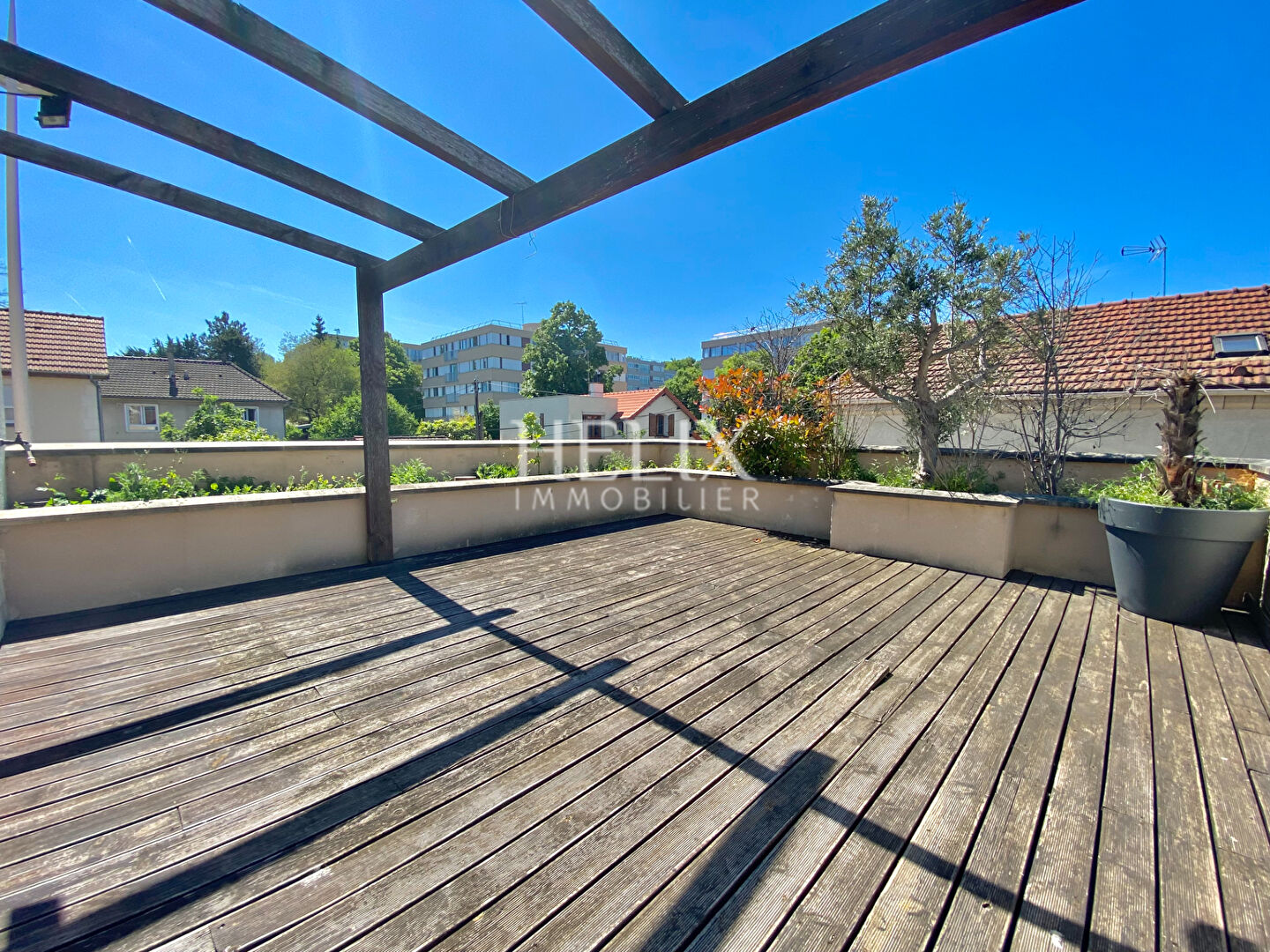 Agence immobilière de HELIX IMMOBILIER - HELIX IMMOBILIER LE VESINET