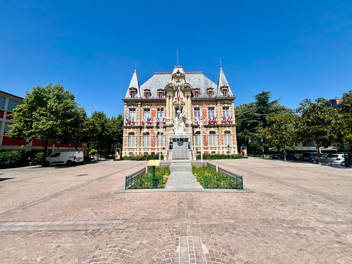 Agence immobilière de HELIX IMMOBILIER - HELIX IMMOBILIER LE VESINET