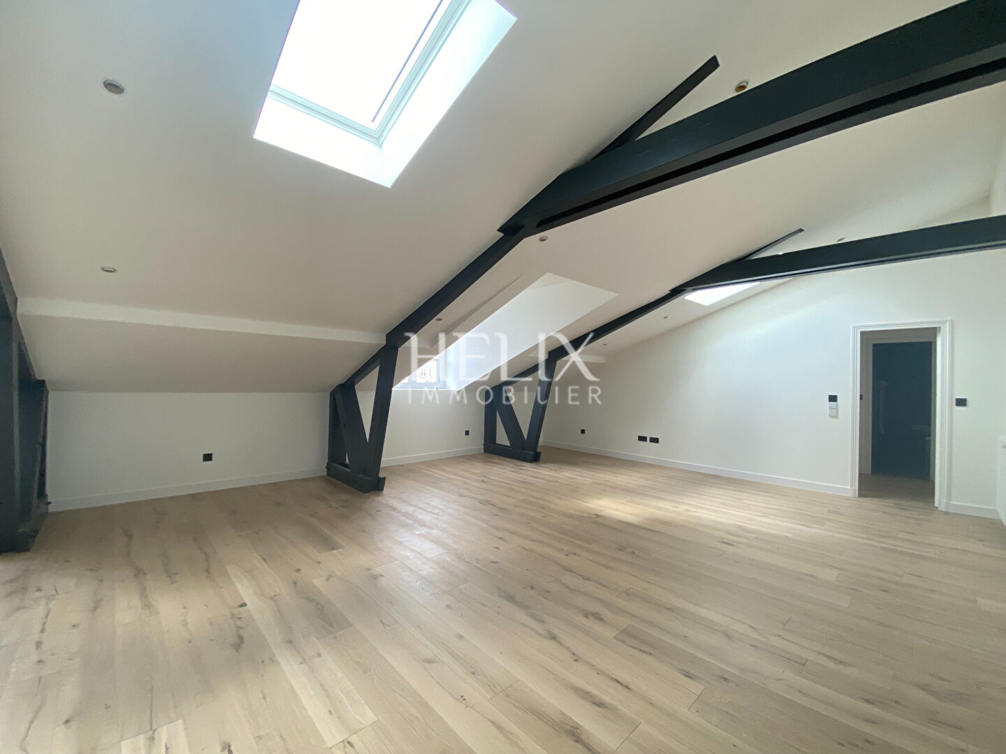 Agence immobilière de HELIX IMMOBILIER - HELIX IMMOBILIER SAINT GERMAIN EN LAYE