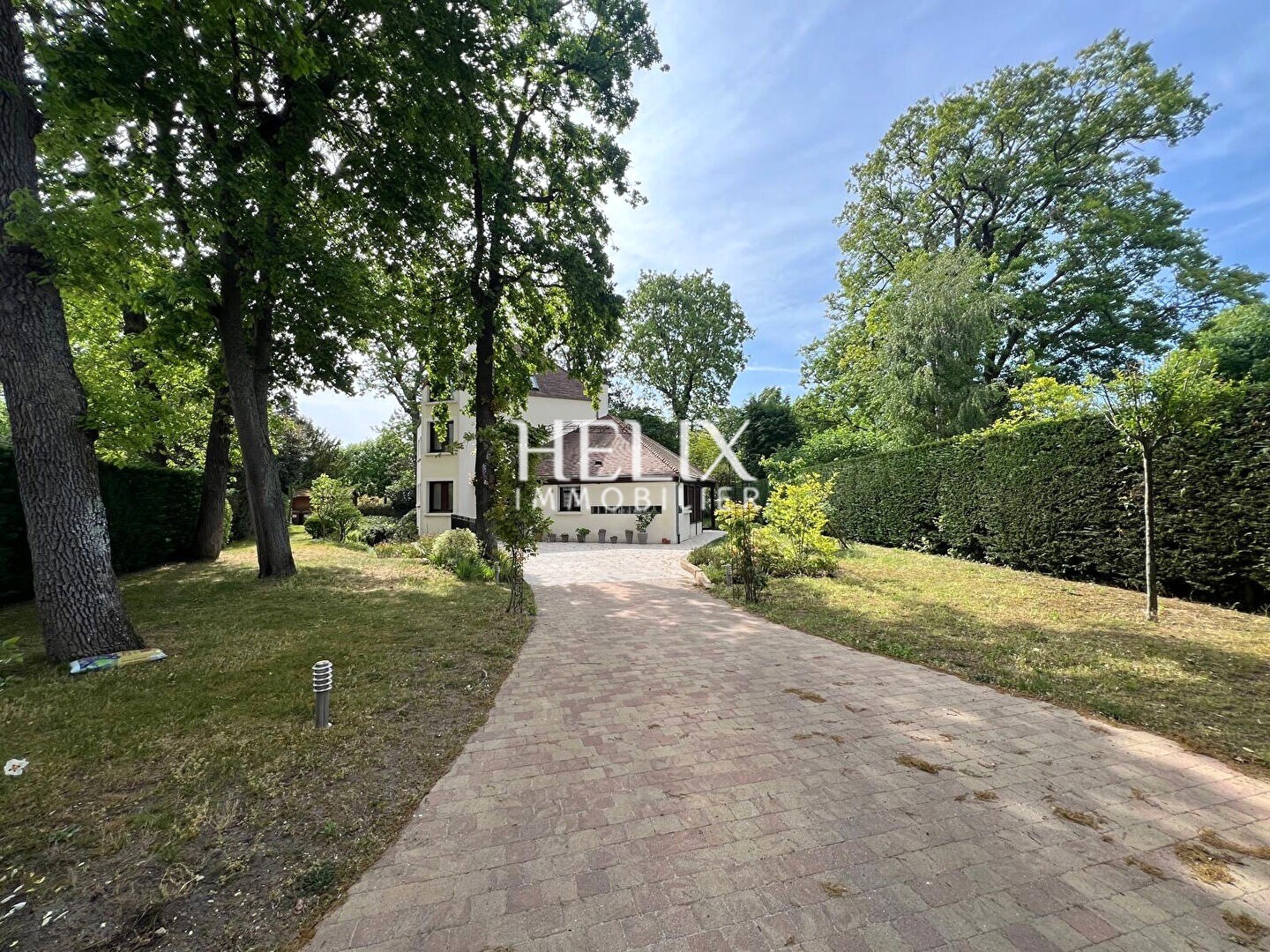 Agence immobilière de HELIX IMMOBILIER - HELIX IMMOBILIER LE VESINET