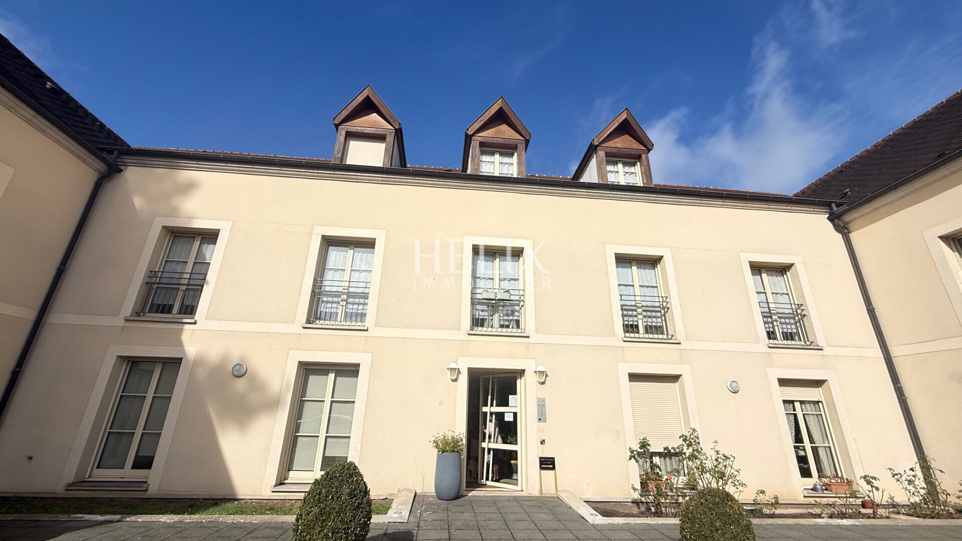 Agence immobilière de HELIX IMMOBILIER - HELIX IMMOBILIER SAINT GERMAIN EN LAYE