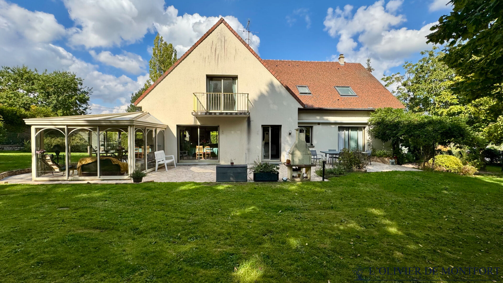 Superbe Maison à Vendre à Saint Rémy L'Honoré - 6 Chambres et Grand Terrain !