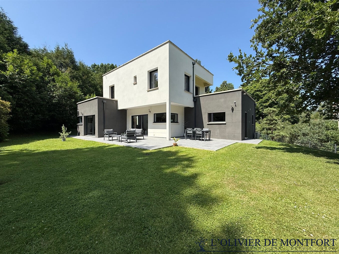 Photo Maison contemporaine de 6 pièce(s) 165 m2 image 1/6