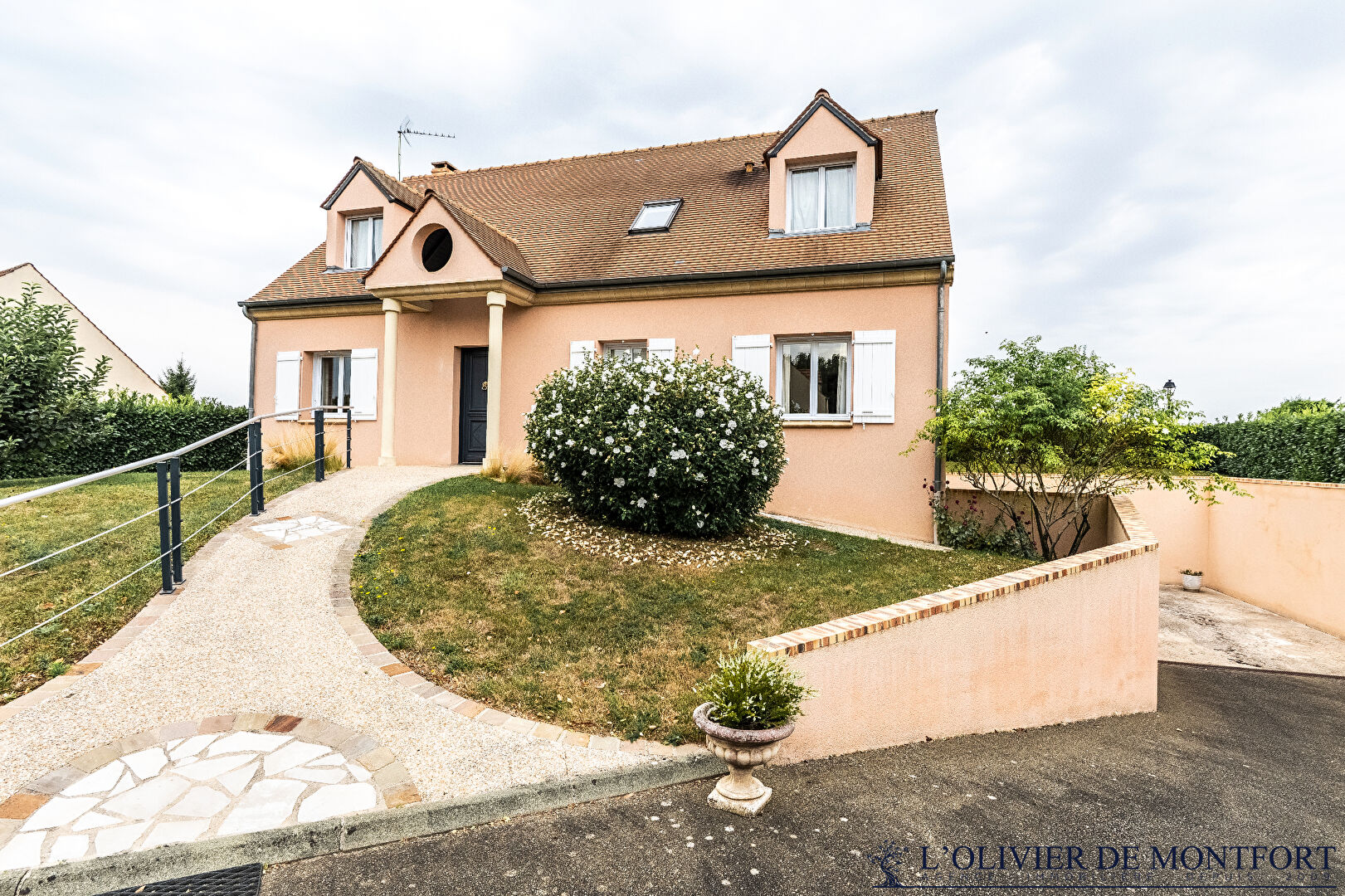 Agence immobilière de L'OLIVIER DE MONTFORT Mere - L'OLIVIER DE MONFORT