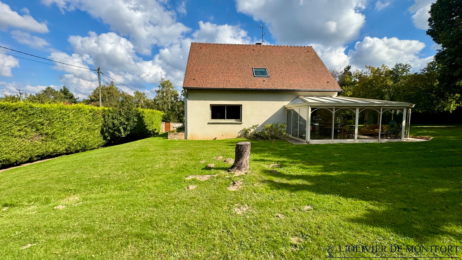 Photo Superbe Maison à Vendre à Saint Rémy L'Honoré - 6 Chambres et Grand Terrain ! image 2/6